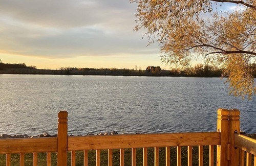 Alexandria Cabin | Enjoy Beautiful Sunsets on Lake Reno