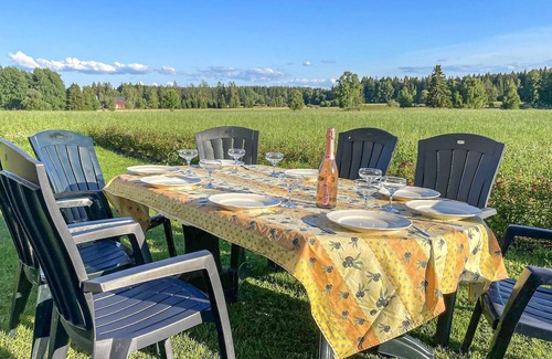 Floby House | Enjoy being close to nature on vacation in this comfortable and spacious vacation home.