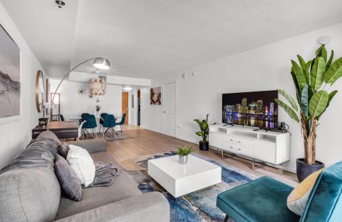 Brickell Apartment | Enjoy Brickell Living 2 BR Retreat With Free Parking