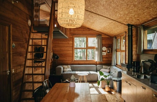 Beerze Cabin | Enjoy camping with the ultimate in glamping comfort!
