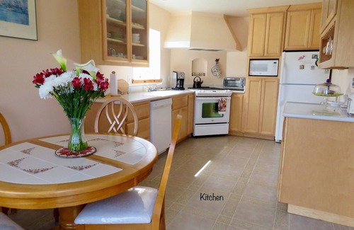 Salmon Creek Cottage | Enjoy Fresh Ocean Breezes, No Crowds In Small Community Setting