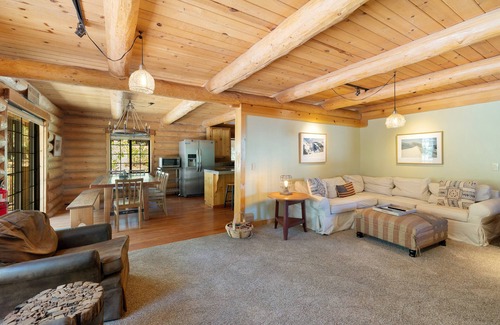 Truckee Cabin | Enjoy grilling under the pines and make family memories to last a lifetime!
