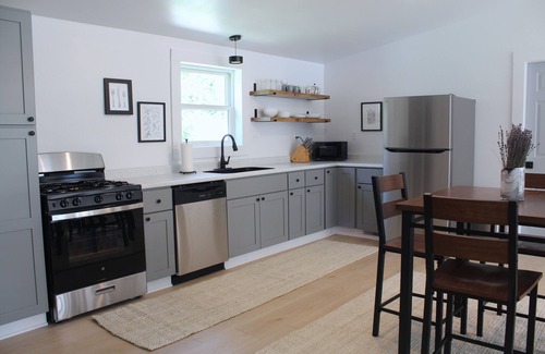 Cloverdale House | Enjoy Lake & Farm Life