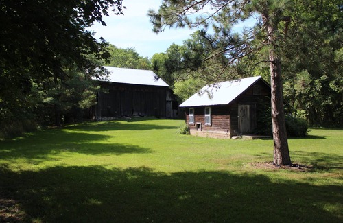 Cloverdale House | Enjoy Lake & Farm Life