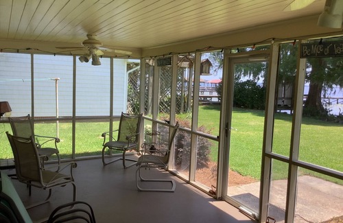 Lake Waccamaw Cottage | Enjoy Lake Waccamaw in a cozy cottage steps from the lake.