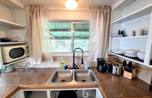 Oakridge House | Enjoy Mountain Peak Views from Hot Tub in Uptown Oakridge 2 Bdr