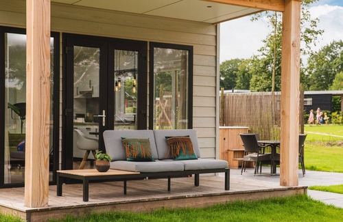 Municipality of Rijssen-Holten House | Enjoy nature from your hot tub!