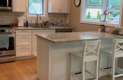 Newport East House | Enjoy our cozy, newly furnished, cottage near newport's beaches and restaurants!