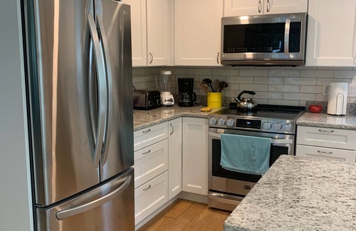 Newport East House | Enjoy our cozy, newly furnished, cottage near newport's beaches and restaurants!
