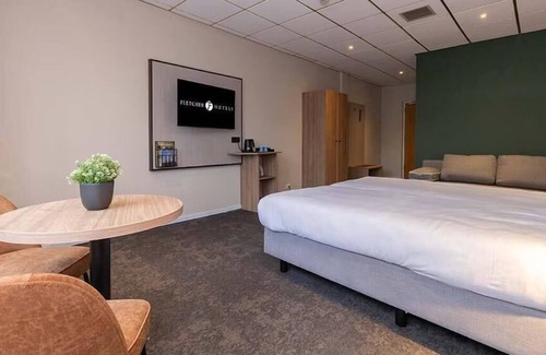Roden Hotel | Enjoy Scenic Drenthe from a Serene Room Close to CBK Groningen