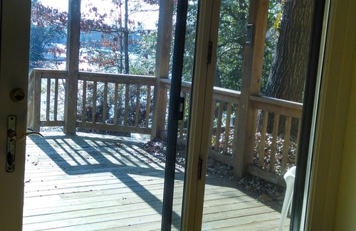 White Stone House | Enjoy Sunsets On The Creek In Your Own Private Paradise.