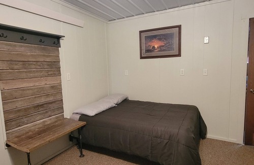 Kimball Cabin | Enjoy the countryside while being 30 min from the Missouri River