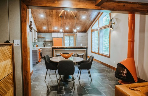 Helmsburg House | Enjoy the peace & quiet of beautiful Nashville, Indiana.