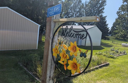 Grant County House | Enjoy this spectacular view 2 bedroom 1 bath lakefront property w/ AC and WiFi!