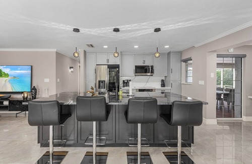 Naples House | Enjoy this Waterfront Paradise in Naples Florida with Private Pool!