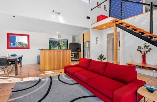 Moggs Creek House | Enjoy Tranquillity in this 4 Bedroom Retreat with the most amazing bush views, nestled in serenity.