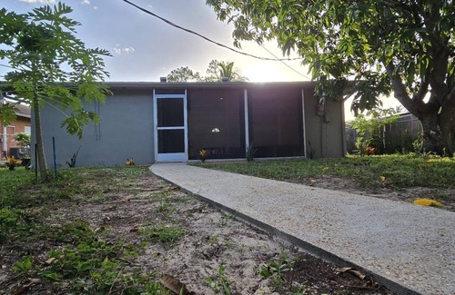 Naples House | Enjoyable 2-bedroom house with amenities that will make you feel home in Naples