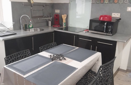 Le Bourg Apartment | Enjoyable apartment T 2 quiet with WiFi in charming Narbonne
