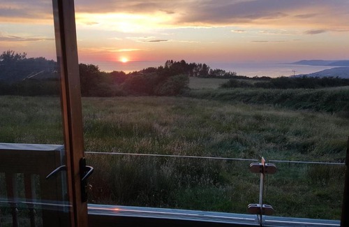 Borth Apartment | Enlli Fach cabin sleep's 2 adults and 2 children 2 dogs welcome not suitable for contract workers due to parking height restrictions