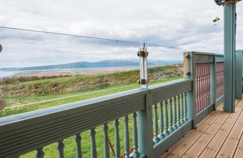 Borth Apartment | Enlli Fach cabin sleep's 2 adults and 2 children 2 dogs welcome not suitable for contract workers due to parking height restrictions
