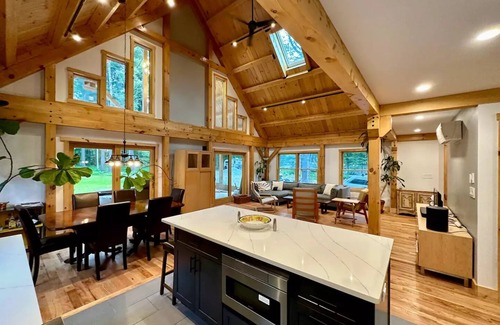 Cragsmoor House | Ensō House - Quiet Getaway with Hot Tub /Rec Roomnn