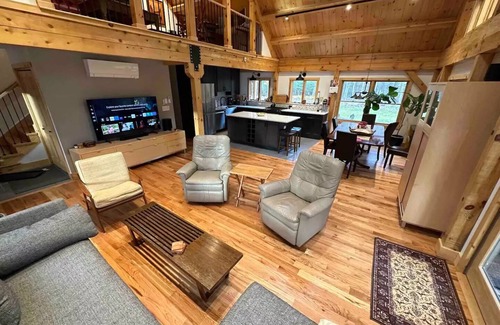 Cragsmoor House | Ensō House - Quiet Getaway with Hot Tub /Rec Roomnn