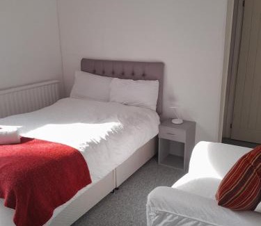 Sketty House | Ensuite room near Singleton Hospital, beach 8