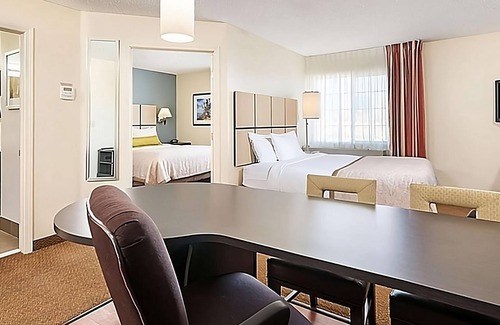 Warrenville Hotel | Ensuring a Very Comfortable & Memorable Stay! Minutes From Cosley Zoo