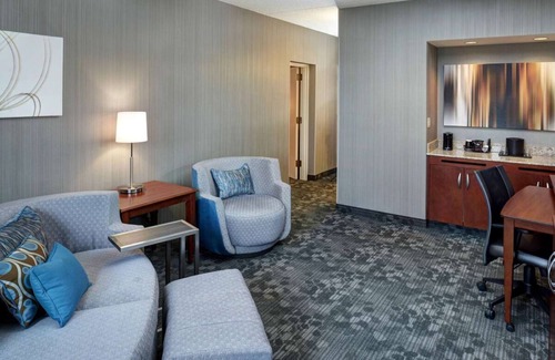 Brookfield House | Ensuring a Very Comfortable & Memorable Stay! 2 Relaxing Units, Indoor Pool!