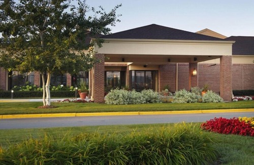 Brookfield House | Ensuring a Very Comfortable & Memorable Stay! 2 Relaxing Units, Indoor Pool!
