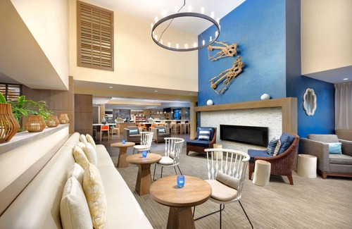 Calabasas Hotel | Ensuring a Very Comfortable & Memorable Stay! Dog-friendly Property, Pool