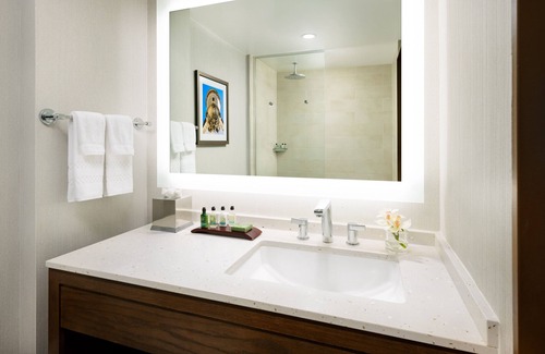 Calabasas Hotel | Ensuring a Very Comfortable & Memorable Stay! Dog-friendly Property, Pool