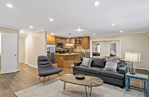 Springfield House | Entertaining | 5 Bedrooms | Luxury | DC Vibe