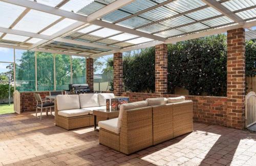 Sanctuary Point House | Entertaining Home In Convenient Location