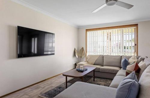 Sanctuary Point House | Entertaining Home In Convenient Location