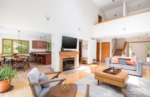 Noyack House | Entertainment Galore, Meadowood Manor by RoveTravel