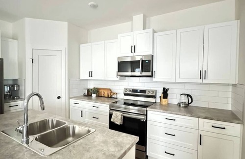 Clairmont House | Entire Home-Self Check-In & WIFI