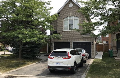 Churchill Meadows House | Entire 2 Bedroom Basement with Kitchen & Laundry