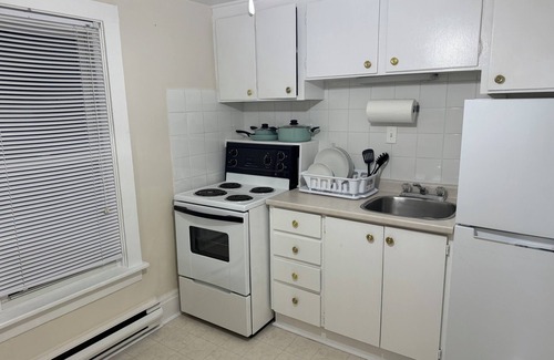 Welland Apartment | Entire 2 Bedroom Cozy Stay Near Niagara Falls