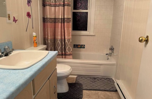Welland Apartment | Entire 2 Bedroom Cozy Stay Near Niagara Falls