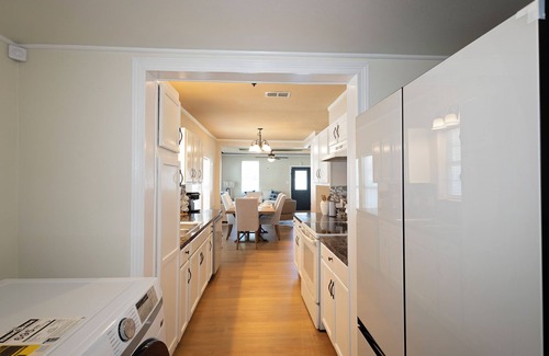 Del Mar House | Entire 2-bedroom house in Corpus Christi with CAL KING BED,EV-CHARG AC, WiFi