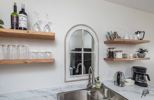 Fairbanks House | Entire 2BR 1Bath Apt “The Downtown Deneege”