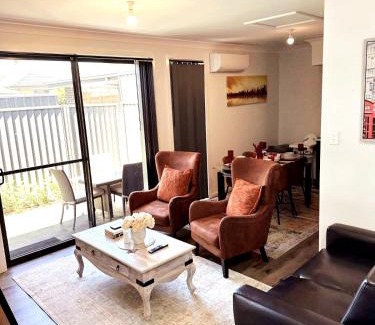 Oran Park Apartment | Entire 2br, hideaway