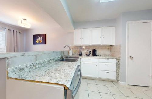Greater Fondren Southwest House | Entire 3/2.5 Lux Retreat Home in the heart of Houston few Miles from Major Houston attractions & Pets Friendly