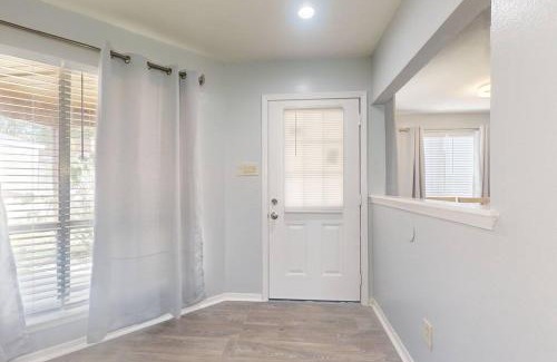 Greater Fondren Southwest House | Entire 3/2.5 Lux Retreat Home in the heart of Houston few Miles from Major Houston attractions & Pets Friendly