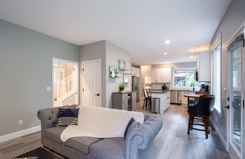 Southeast Eugene House | Entire 4-bedroom house, billiards and ping-pong, close to University of Oregon