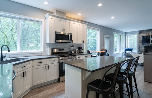 Southeast Eugene House | Entire 4-bedroom house, billiards and ping-pong, close to University of Oregon