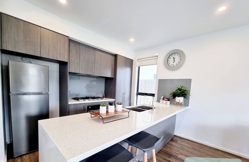 Clyde North House | Entire 4 bedrooms Clyde North home, no sharing