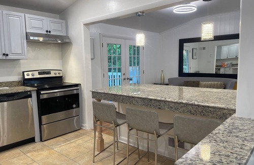 White Oak House | Entire 5 bedroom house near DC and Metro