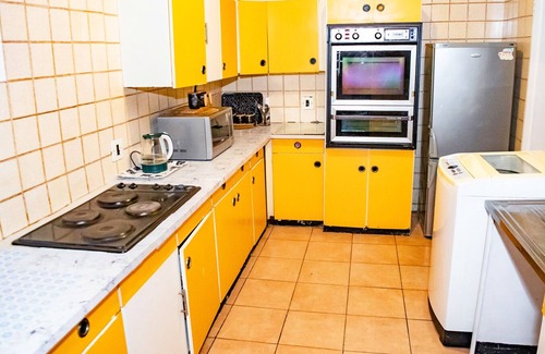 Windsor Apartment | Entire Apartment, lovely spacious 3 bedroom apartment